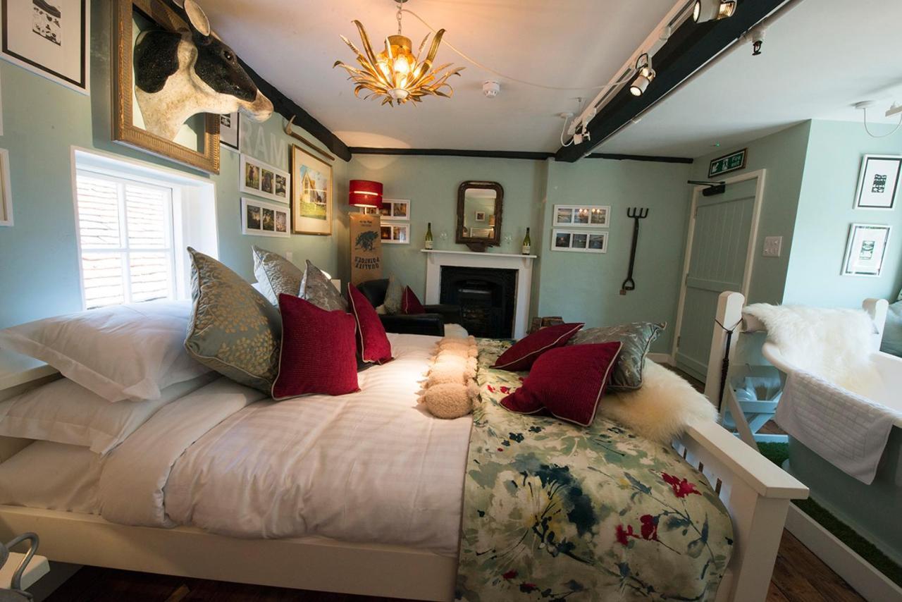 The Woolpack Inn Wavehorne ภายนอก รูปภาพ